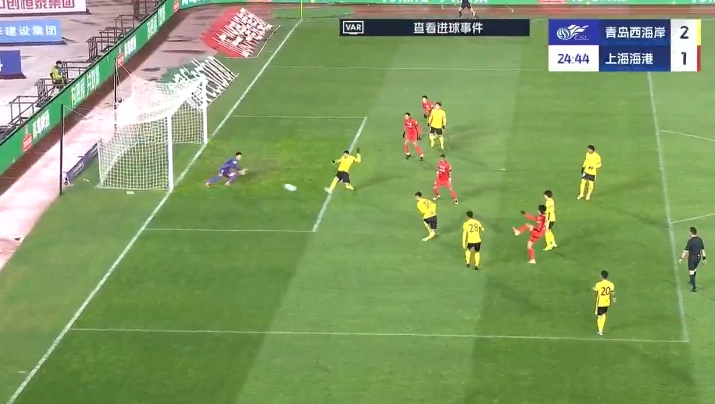 這球漂亮！19歲李新翔晃過(guò)張呈棟單挑防線破門(mén)，海港生涯處子球！