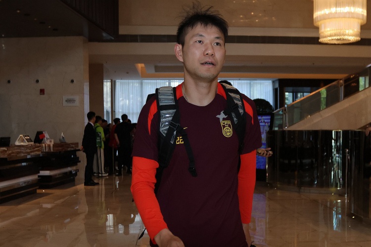 李源一3次助攻位居助攻榜榜首，李璇：再看伊萬發(fā)言覺得有種錯亂