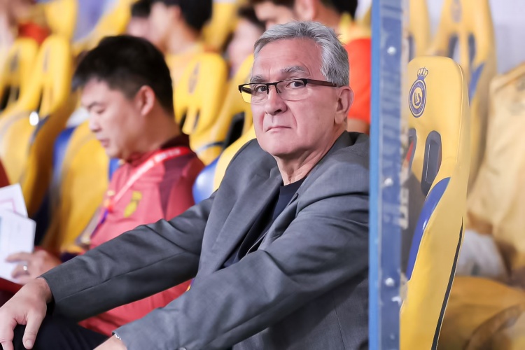媒體人：國(guó)足變陣4231可能性不大，陣中僅3人能打后腰不夠用